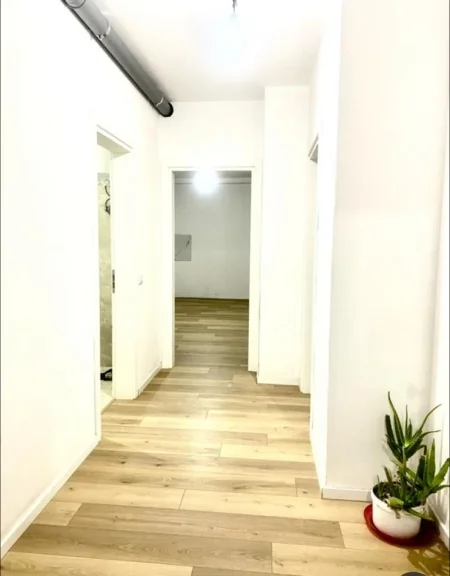 Tirane, jepet me qera nga Pronari, pa-komision apartament 1+1+Ballkon Kati 4, 500 € 