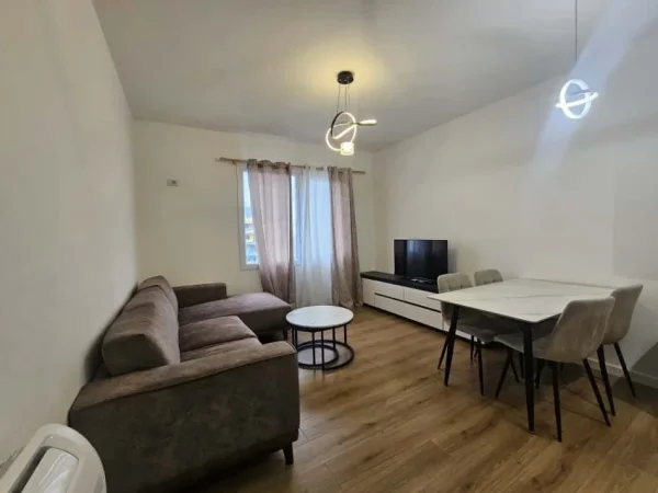 Tirane, jepet me qera apartament 3+1 , 120 m² 700 € (Fusha e Aviacionit)