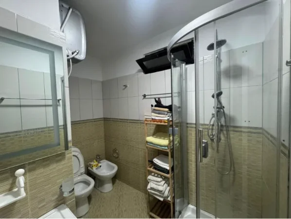 Tirane, jepet me qera apartament 2+1 , 120 m² 1.100 € 
