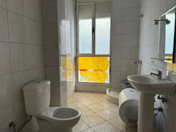 Tirane, shitet apartament 2+1+2+Ballkon , 95 m² 180.000 € (Usluga, Stacioni Trenit)