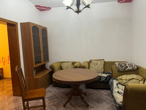 Tirane, jepet me qera shtepi 3+1+Ballkon Kati 2, 117 m² 450 € (ne rrugen 4 Deshmoret Tirane.)