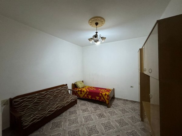 Tirane, jepet me qera shtepi 3+1+Ballkon Kati 2, 117 m² 450 € (ne rrugen 4 Deshmoret Tirane.)