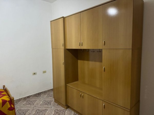 Tirane, jepet me qera shtepi 3+1+Ballkon Kati 2, 117 m² 450 € (ne rrugen 4 Deshmoret Tirane.)