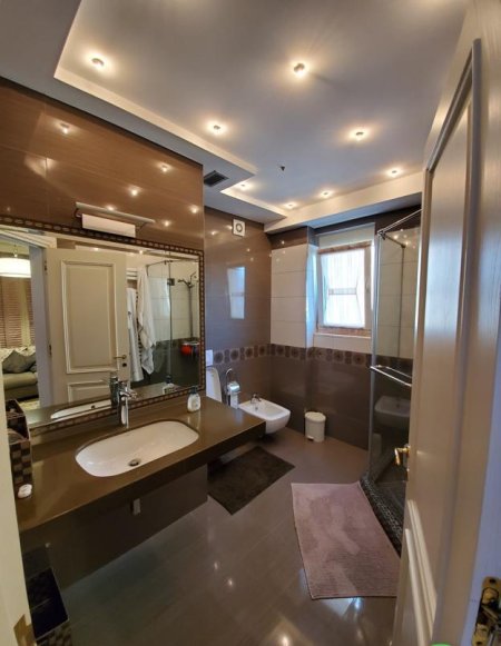 Tirane, shitet Vile 5+1 Kati 0, 600 m² 975.000 € (TEG)