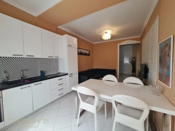 Tirane, jepet me qera apartament Kati 8, 71 m² 650 € (Ish Blloku)