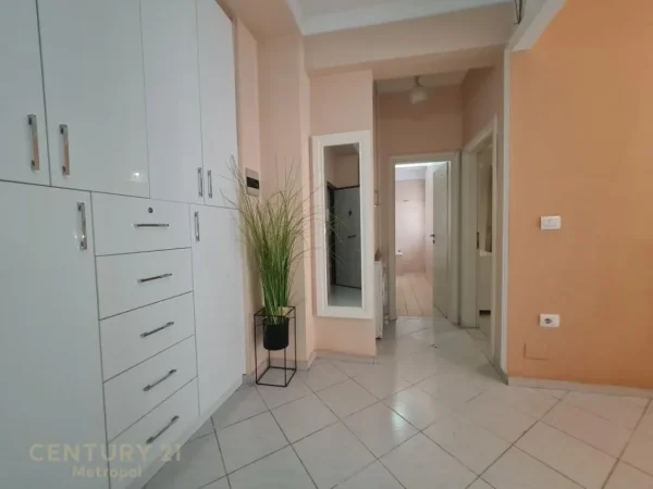 Tirane, jepet me qera apartament Kati 8, 71 m² 650 € (Ish Blloku)