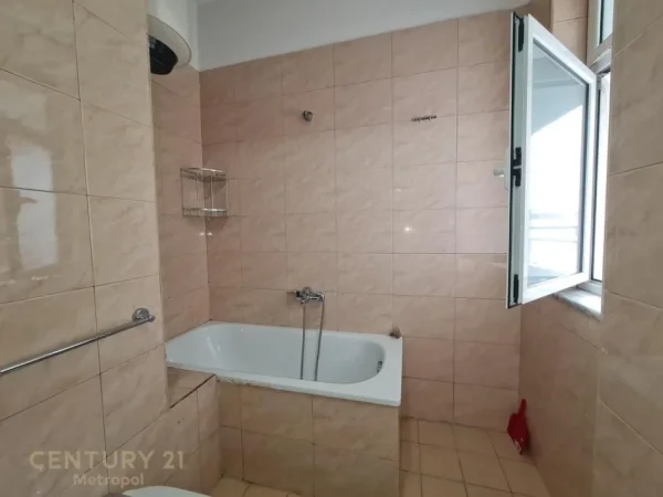 Tirane, jepet me qera apartament Kati 8, 71 m² 650 € (Ish Blloku)