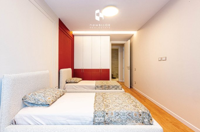 Me Qira: STUNNING Apartament Luksoz 2+1+2Wc + Garderobë + 3 Post Parkimi – Liqeni Thatë | 1500€/Muaj