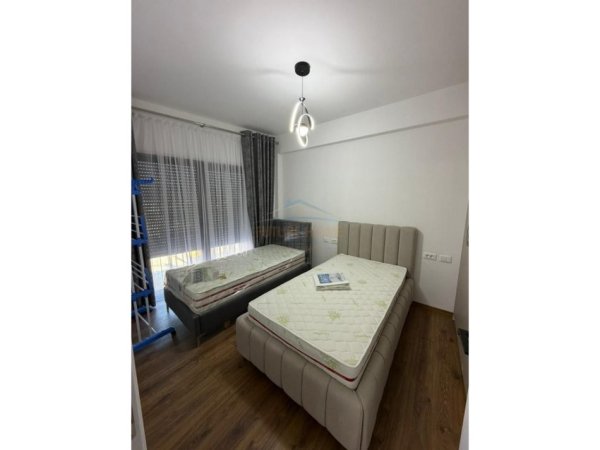 Tirane, jepet me qera apartament 2+1+Ballkon+Post Parkimi,  Kati 2, 110 m² 800 € (Rezidenca Kodra e Diellit 1)