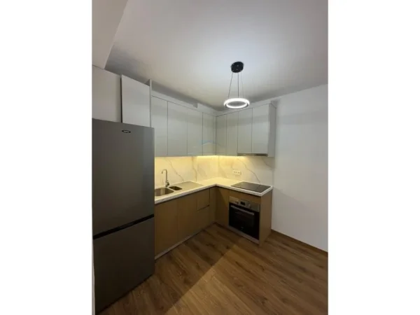 Tirane, jepet me qera apartament 1+1+Ballkon + Post Parkimi, Kati 2, 81 m² 700 € (Rezidenca Kodra e Diellit 2)