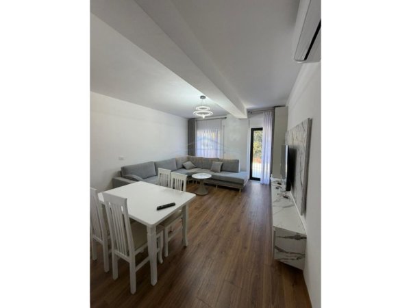 Tirane, jepet me qera apartament 1+1+Ballkon + Post Parkimi, Kati 2, 81 m² 700 € (Rezidenca Kodra e Diellit 2)