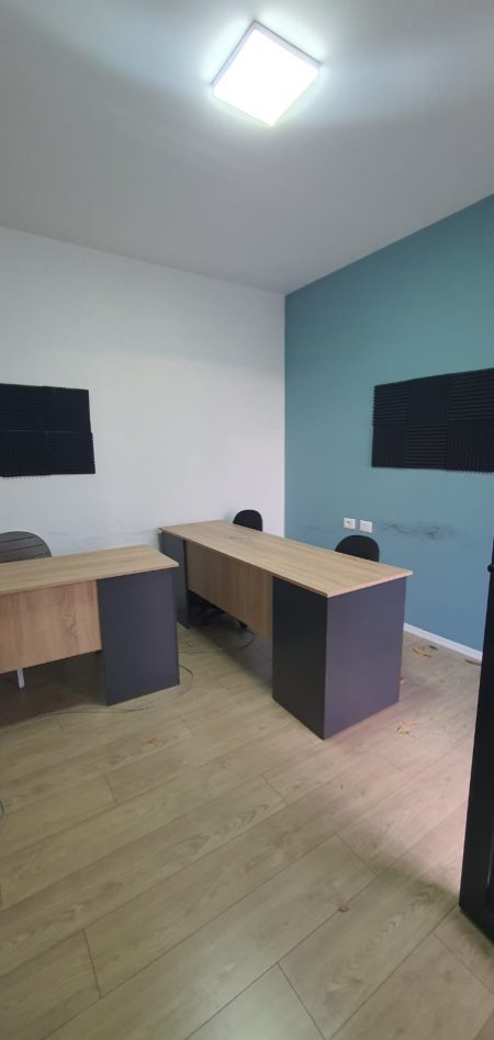 Tirane, jap me qera zyre , 125 m² 850 € 
