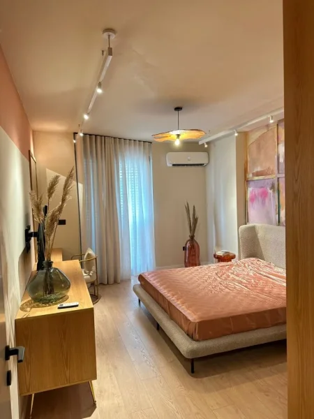 Tirane, jepet me qera 1+1 , 76 m² 900 € 