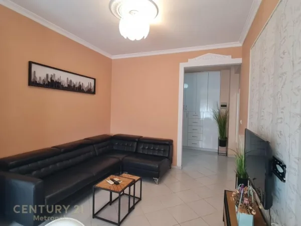 Tirane, jepet me qera apartament 2+1 Kati 8, 80 m² 650 € (Rr. Brigada 8)