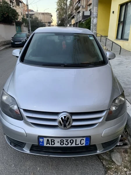Tirane, shitet makine Golf Plus 2007 Benzin+Gaz, gri metalizato manuale Klima 270.000 km 5.500 €