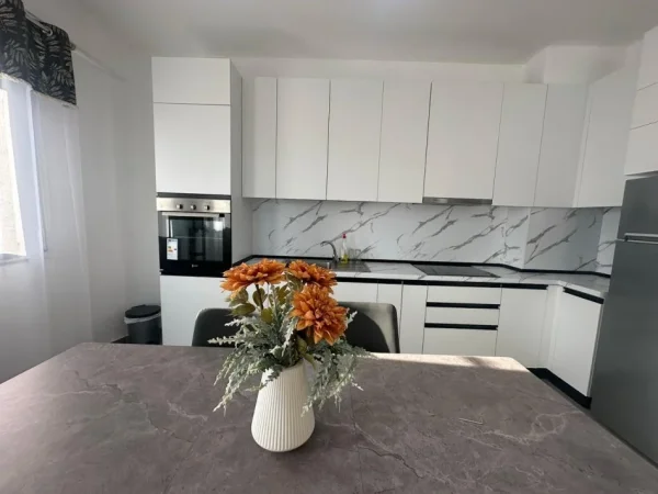 Tirane, jepet me qera apartament 2+1+Ballkon Kati 6, 100 m² 600 € (Oasis Residence)