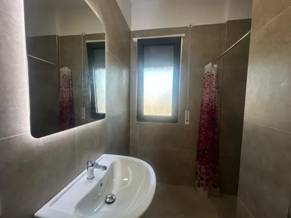 Tirane, jepet me qera apartament 2+1+Ballkon Kati 6, 100 m² 600 € (Oasis Residence)