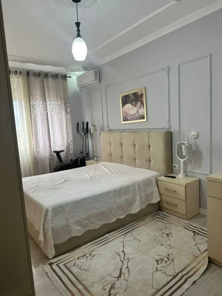 Tirane, jepet me qera apartament 2+1+Aneks+Ballkon Kati 4, 115 m² 600 € (Kompleksi Fratari plus post parkimi)