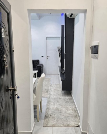 Tirane, jepet me qera apartament 1+1+Ballkon Kati 5, 70 m² 550 € (prane Kristal Center)