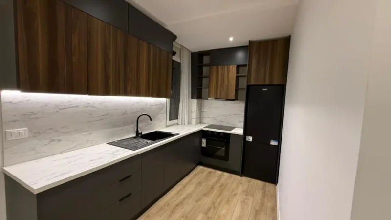 Tirane, shitet apartament 1+1+Ballkon Kati 5, 70 m² 178.000 € (Rruga Fortuzi)