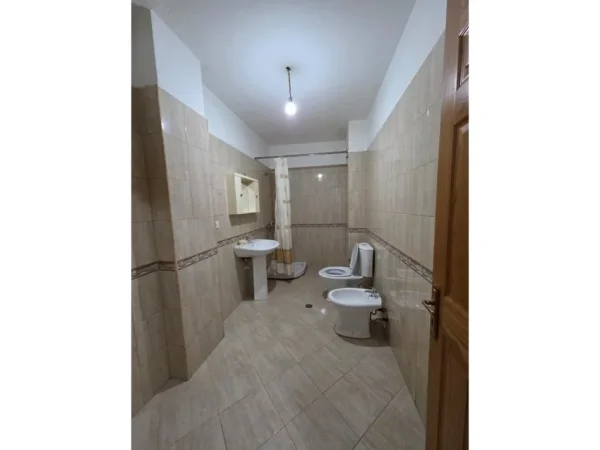 Qera, Apartament 2+1, Rruga 5 Majit, Tiranë. 400 €