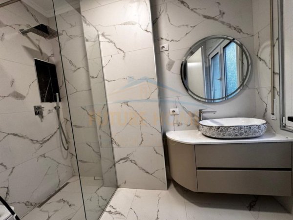 Durres, jepet me qera apartament Kati 6, 260 m² 2.000 € 