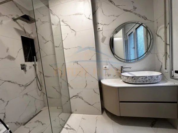 Durres, jepet me qera apartament Kati 6, 260 m² 2.000 € 