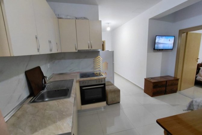 Tirane, jepet me qera Vile 1+1 Kati 3, 60 m² 370 € (Rruga Lucie Miloti)