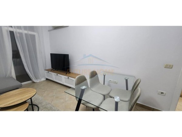 Tirane, jepet me qera apartament 1+1+Ballkon Kati 4, 62 m² 650 € (Ish Ekspozita, Tiranë)