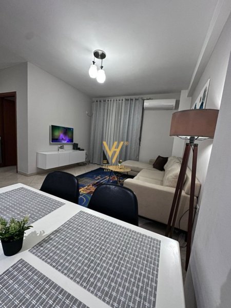 Tirane, jepet me qera apartament 1+1+Ballkon Kati 5, 65 m² 650 € (ISH PARKU I AUTOBUSAVE)