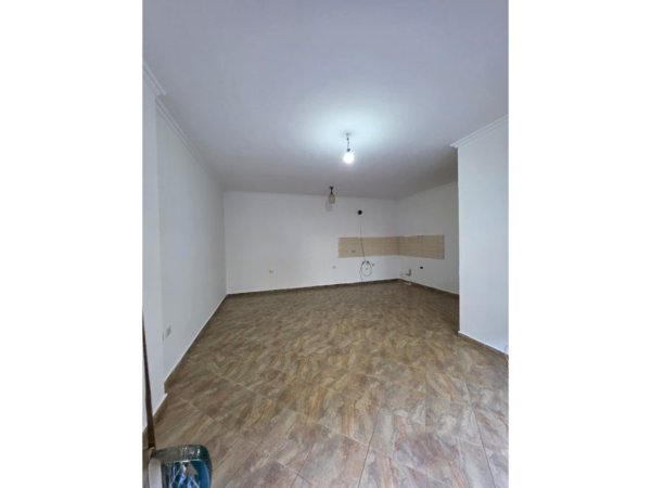 Tirane, jepet me qera apartament 2+1 Kati 4, 94 m² 400 € 