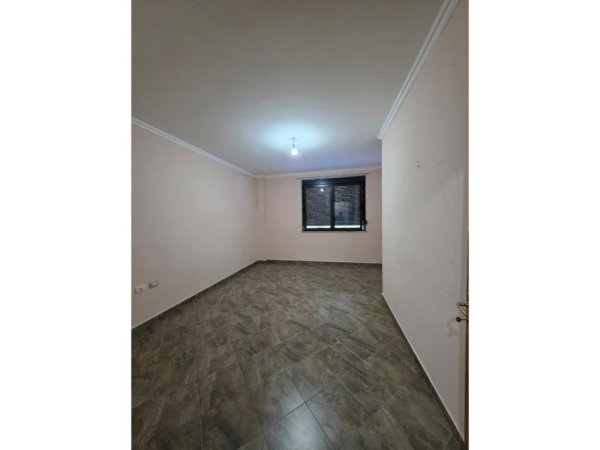 Tirane, jepet me qera apartament 2+1 Kati 4, 94 m² 400 € 