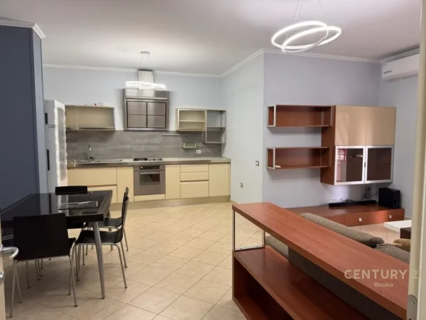Tirane, jepet me qera apartament 2+1 Kati 7, 95 m² 620 € (Rruga)