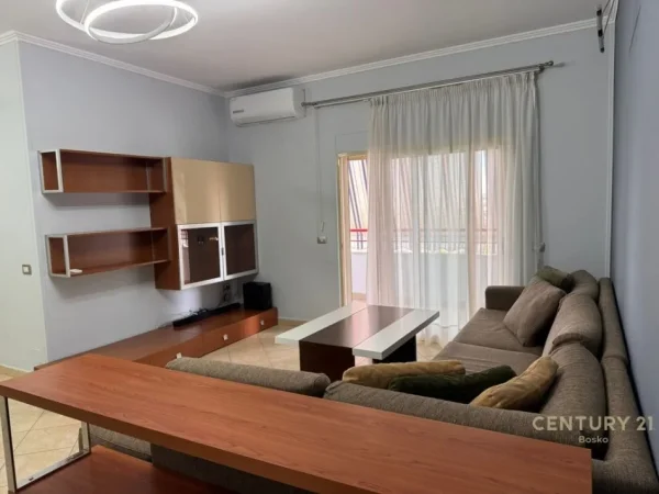 Tirane, jepet me qera apartament 2+1 Kati 7, 95 m² 620 € (Rruga)