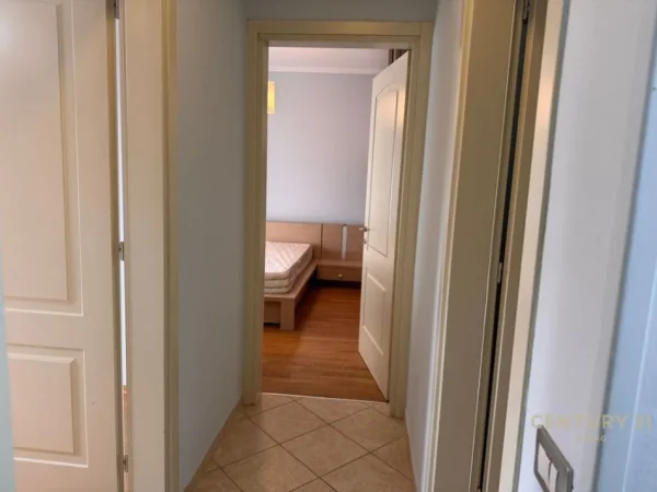 Tirane, jepet me qera apartament 2+1 Kati 7, 95 m² 620 € (Rruga)