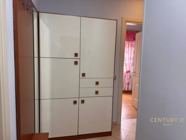 Tirane, jepet me qera apartament 2+1 Kati 7, 95 m² 620 € (Rruga)