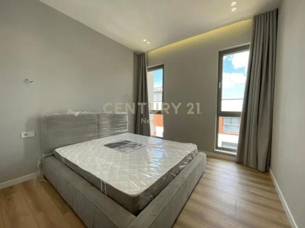 Tirane, jepet me qera apartament 1+1 Kati 3, 77 m² 1.250 € (Liqeni thate)