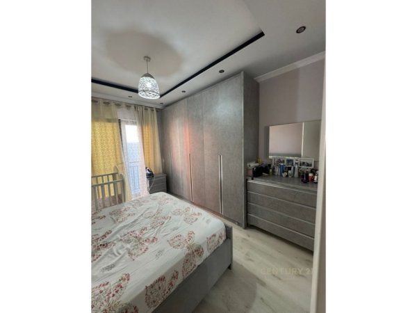 Tirane, jepet me qera apartament 2+1 Kati 4, 107 m² 850 € (Green City)