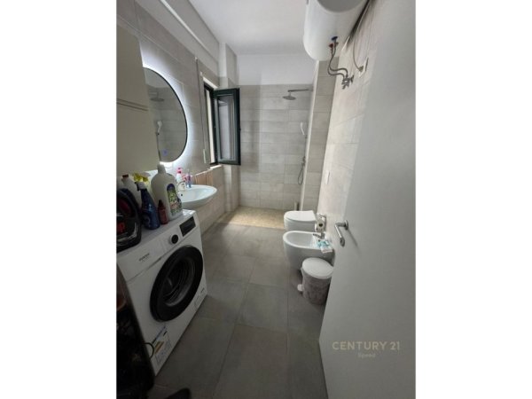 Tirane, jepet me qera apartament 2+1 Kati 4, 107 m² 850 € (Green City)