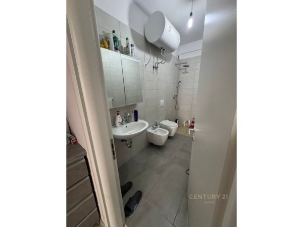 Tirane, jepet me qera apartament 2+1 Kati 4, 107 m² 850 € (Green City)