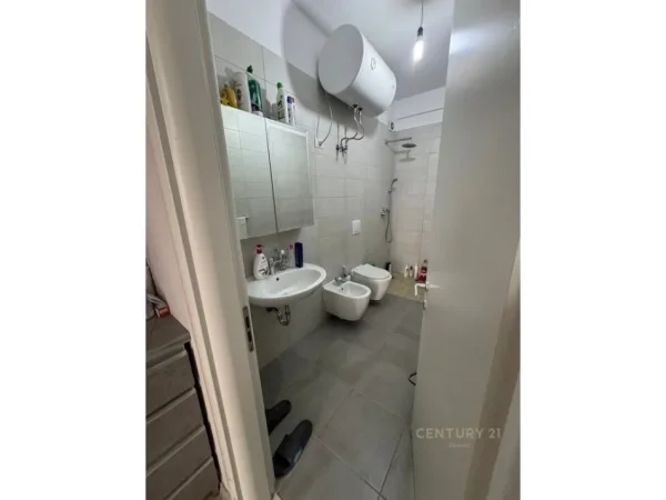 Tirane, jepet me qera apartament 2+1 Kati 4, 107 m² 850 € (Green City)