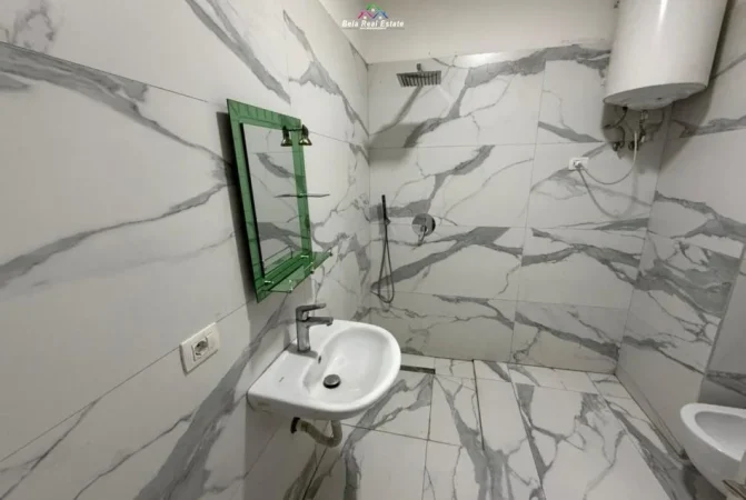 Tirane, jepet me qera apartament 1+1+Ballkon Kati 5, 60 m² 500 € (Rruga e Dibres)