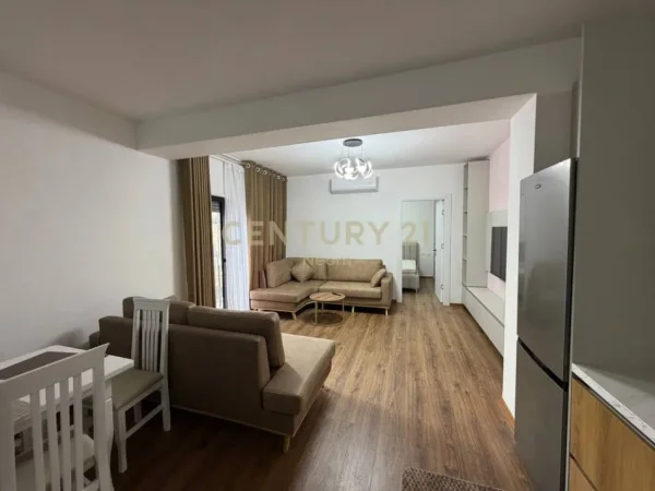 Tirane, jepet me qera apartament 2+1 Kati 1, 109 m² 800 € (Kodra e Diellit)