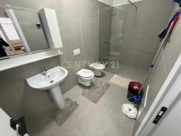 Tirane, jepet me qera apartament 2+1 Kati 1, 109 m² 800 € (Kodra e Diellit)