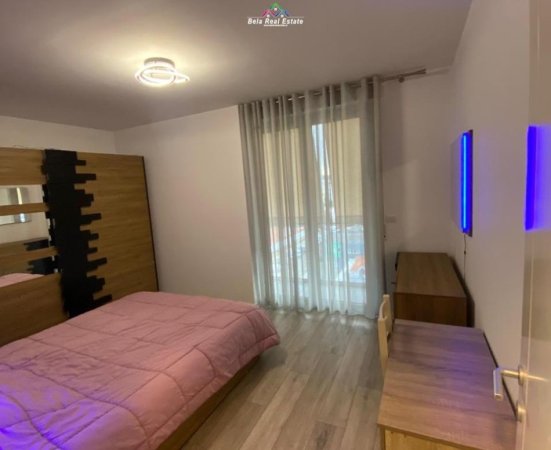 Tirane, jepet me qera apartament 2+1+Ballkon Kati 8, 95 m² 800 € (Fiori Di Bosco)