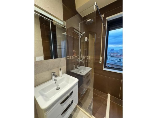 Tirane, jepet me qera apartament 1+1+Ballkon Kati 7, 60 m² 850 € (Qender)