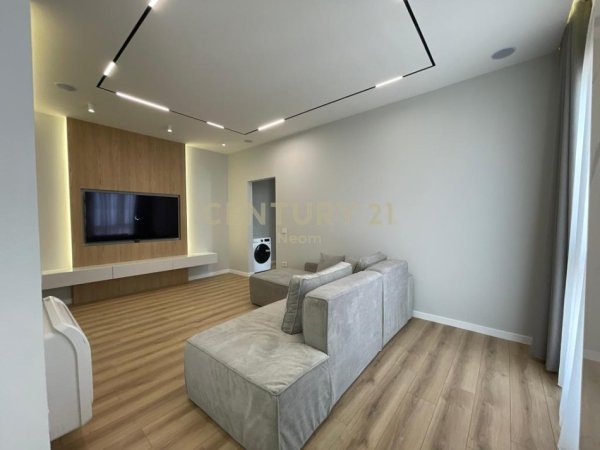 Tirane, jepet me qera apartament 1+1 Kati 3, 77 m² 1.250 € (Liqeni Thate)