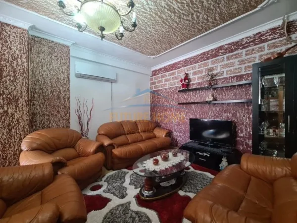 Tirane, jepet me qera apartament 2+1 Kati 8, 105 m² 400 € (Yzberisht)