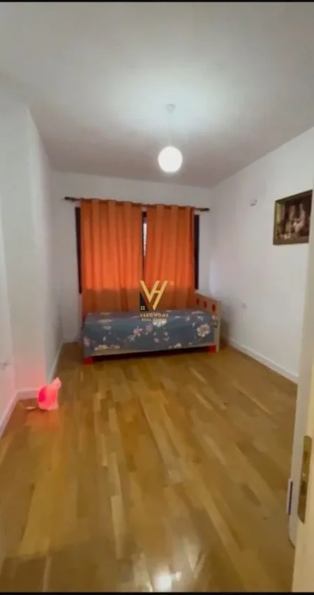 Tirane, jepet me qera apartament 2+1+Ballkon Kati 4, 90 m² 600 € (ASTIR)