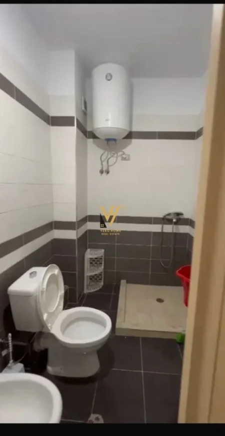 Tirane, jepet me qera apartament 2+1+Ballkon Kati 4, 90 m² 600 € (ASTIR)